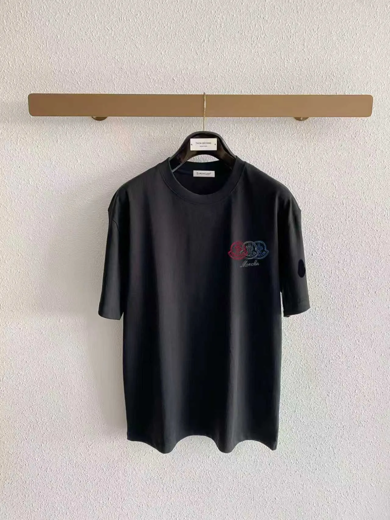 Moncle/ * ， logo New Arrival ， ， ， ， T Same Style。 :Black White Blue Gray Size:S（90-130 ） M（125-140 ） L（135-160 ） XL（160-180 ） XXL（180-210 ）